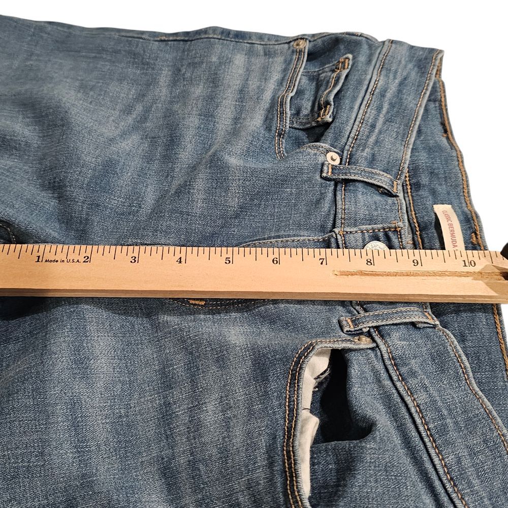 Levi's Women's Classic Bermuda‎ Shorts Cuffed Hem Denim Size 26 - Picture 10 of 14
